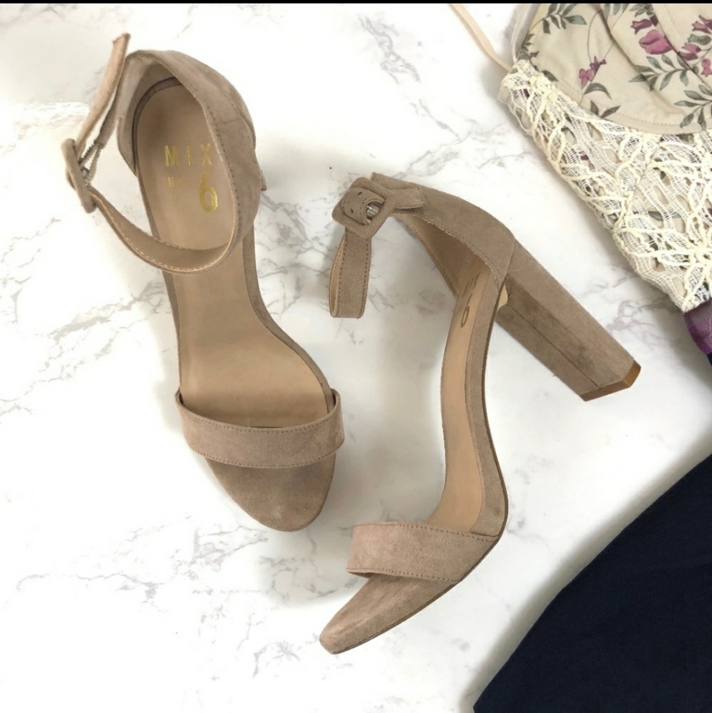 Tan/Nude Heels